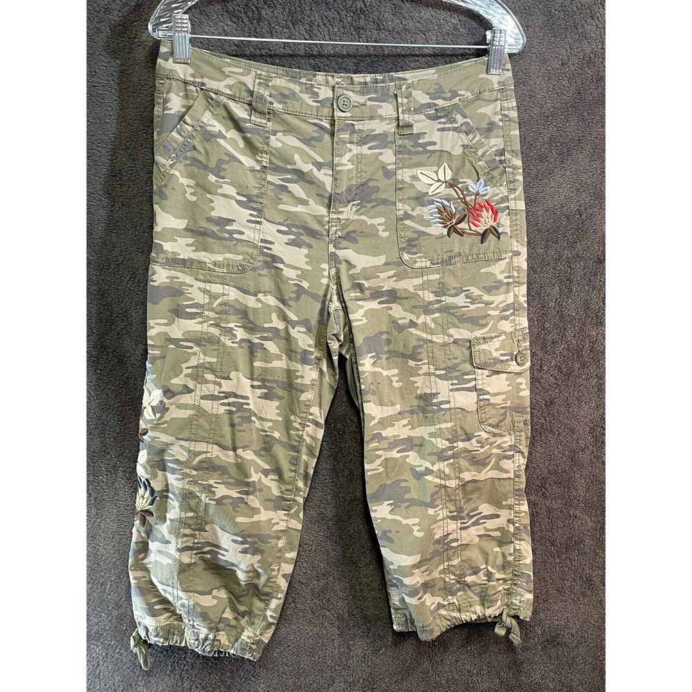 St John's Bay Cargo Pockets Capri Pants Camouflage w/ Floral Embroidered Size 8